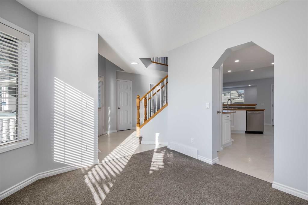 97 Mt Aberdeen Circle SE, Calgary — photo 4 of 32