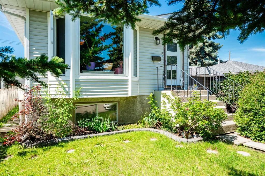4635 70 Street NW, Calgary — photo 4 of 41