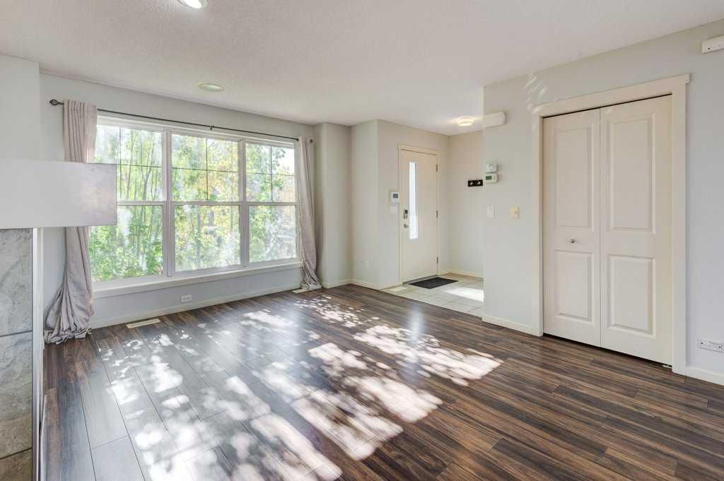 176 Walden Drive SE, Calgary — photo 4 of 44