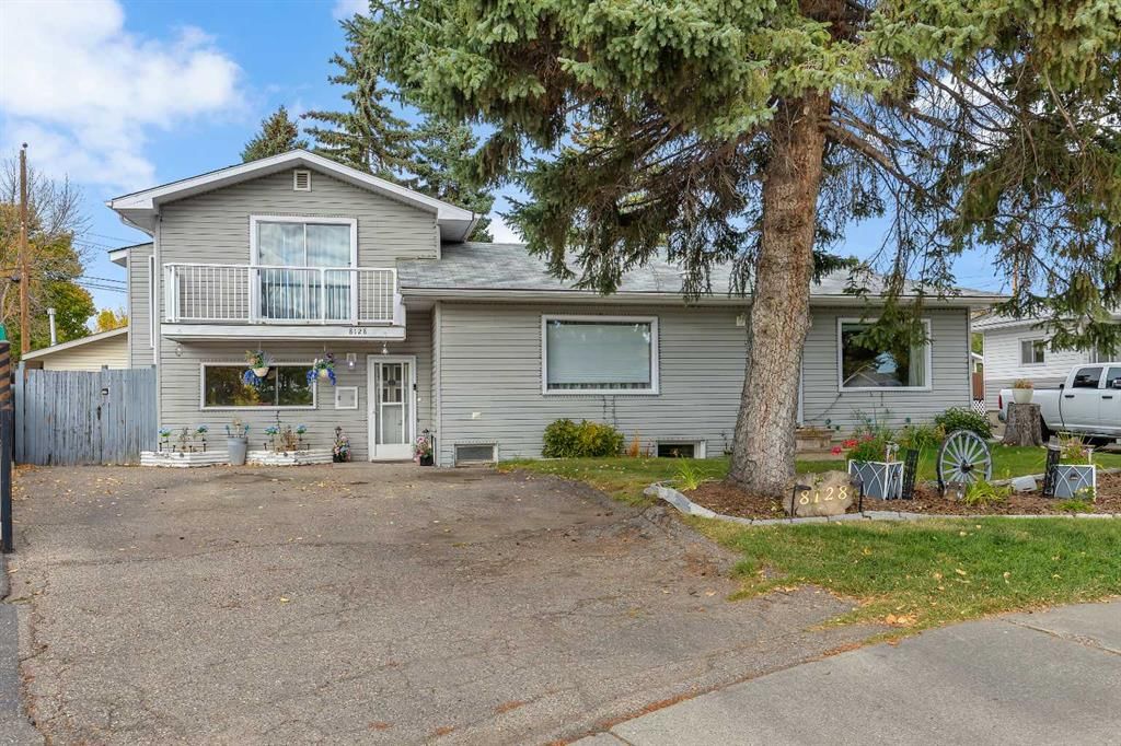 8128 Bowglen Crescent NW, Calgary — main listing photo