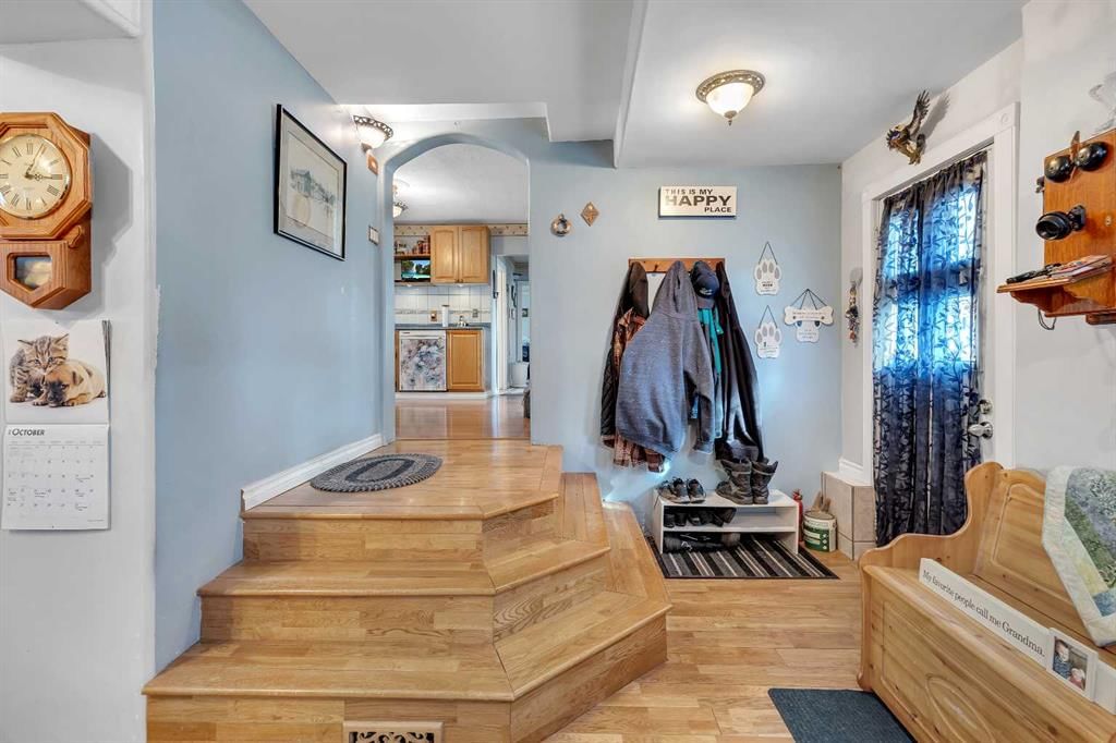 8128 Bowglen Crescent NW, Calgary — photo 3 of 50