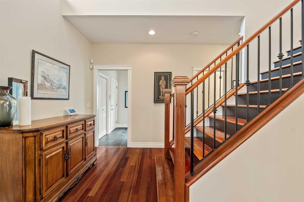 74 Rockborough Park NW, Calgary — photo 2 of 45