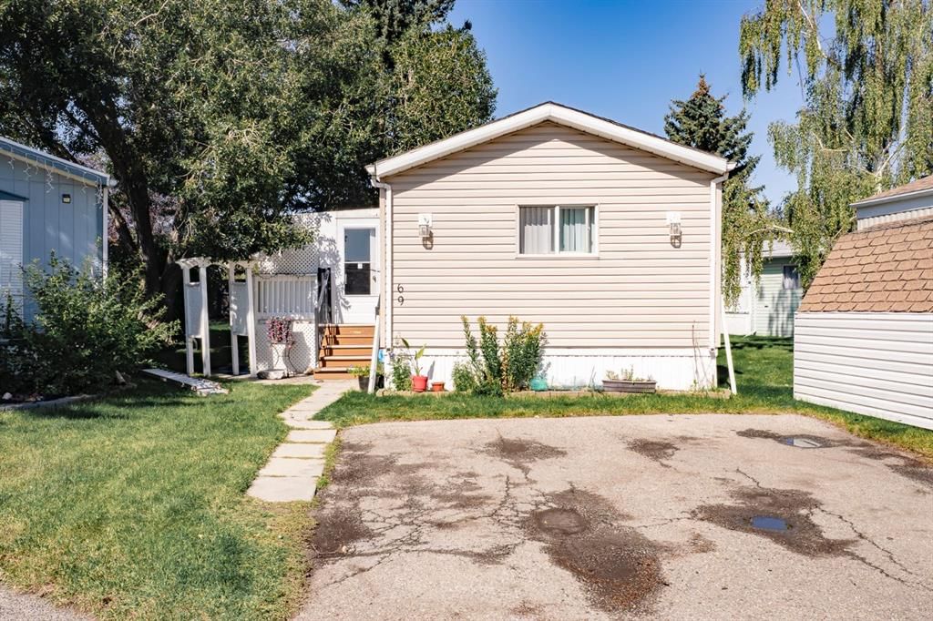 69 Burroughs Place NE, Calgary — photo 2 of 23