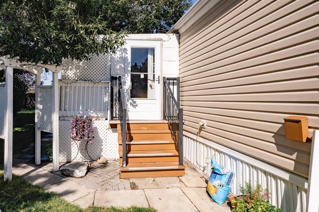 69 Burroughs Place NE, Calgary — photo 3 of 23