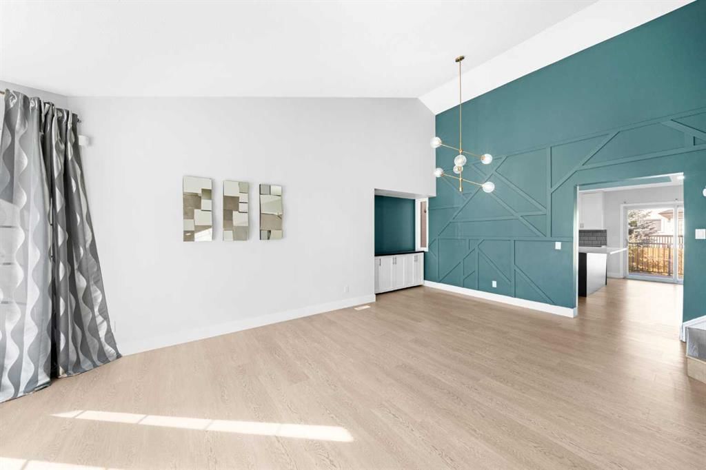 30 Hidden Circle NW, Calgary — photo 4 of 47