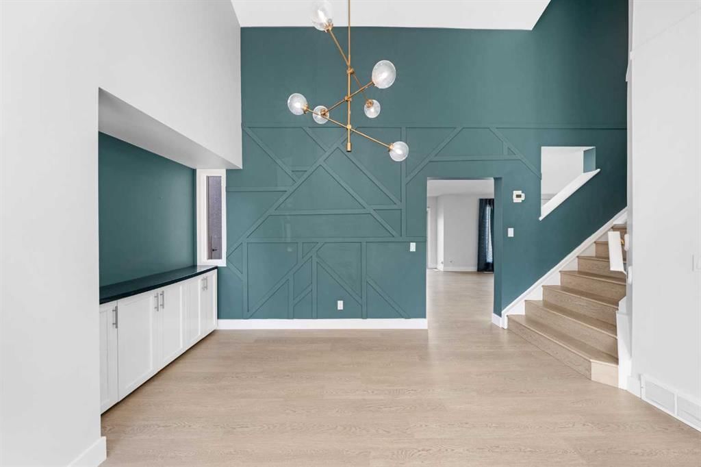 30 Hidden Circle NW, Calgary — photo 5 of 47