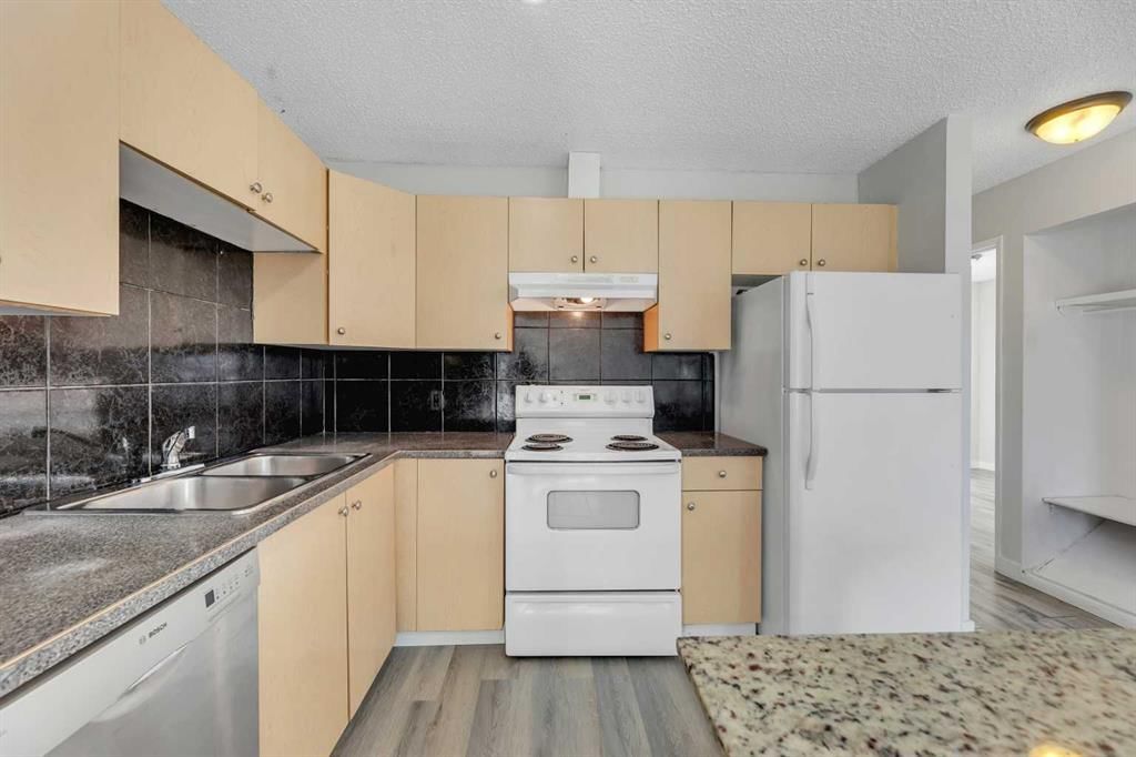 5204 Marbank Drive NE, Calgary — photo 4 of 49
