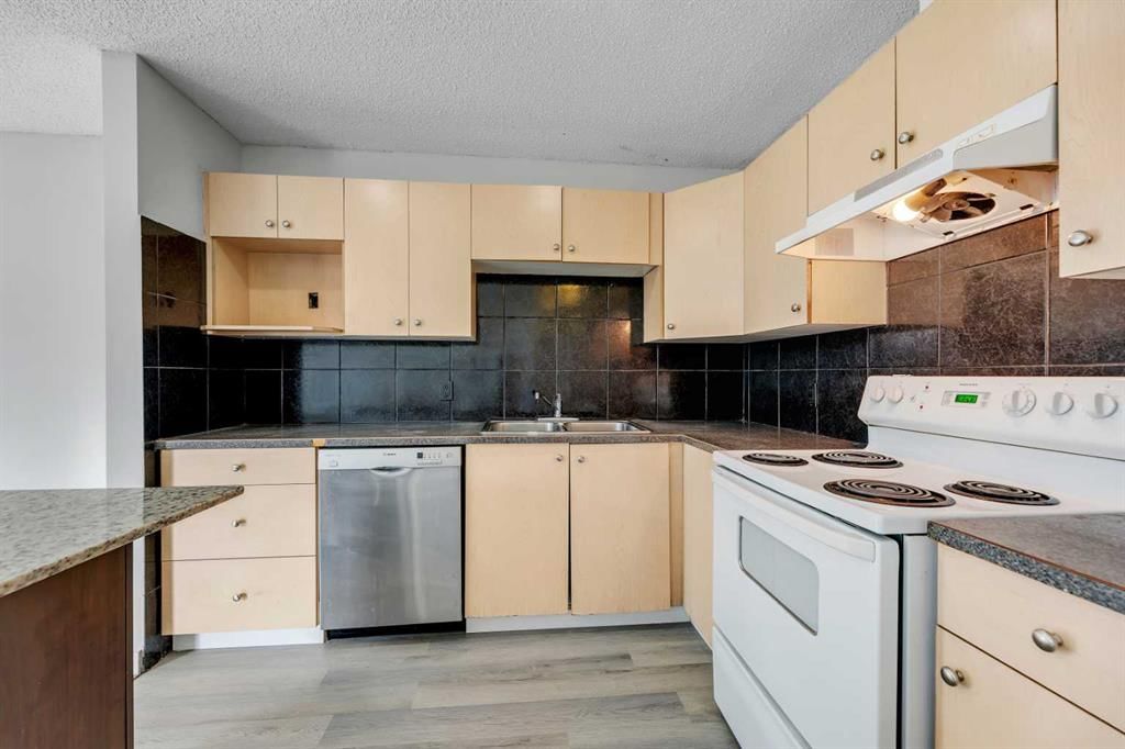 5204 Marbank Drive NE, Calgary — photo 5 of 49