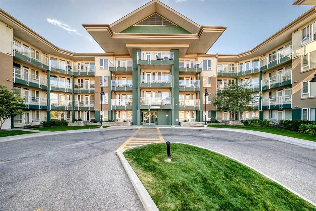 418, 3111 34 Avenue NW, Calgary — main listing photo