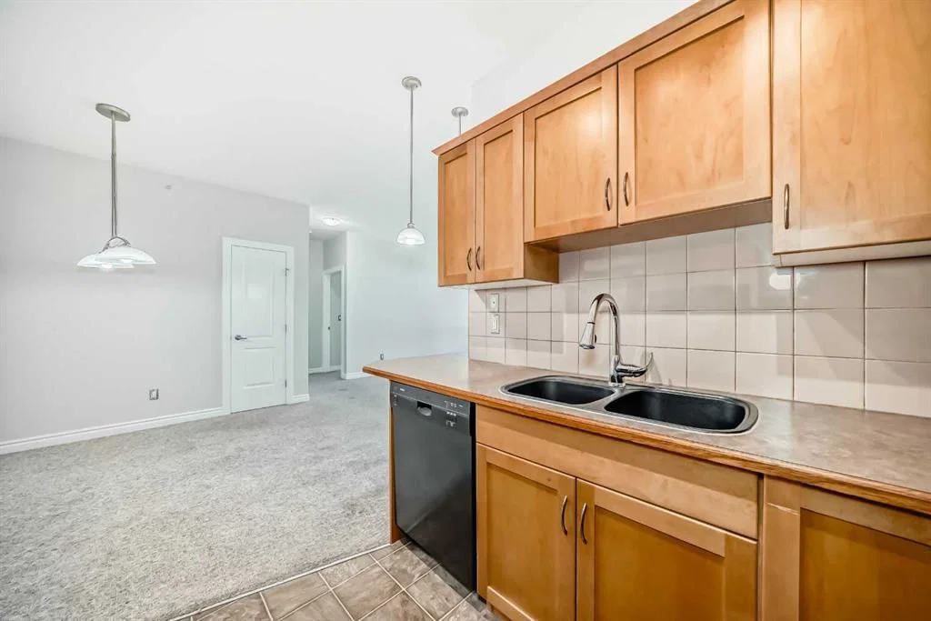 418, 3111 34 Avenue NW, Calgary — photo 3 of 32