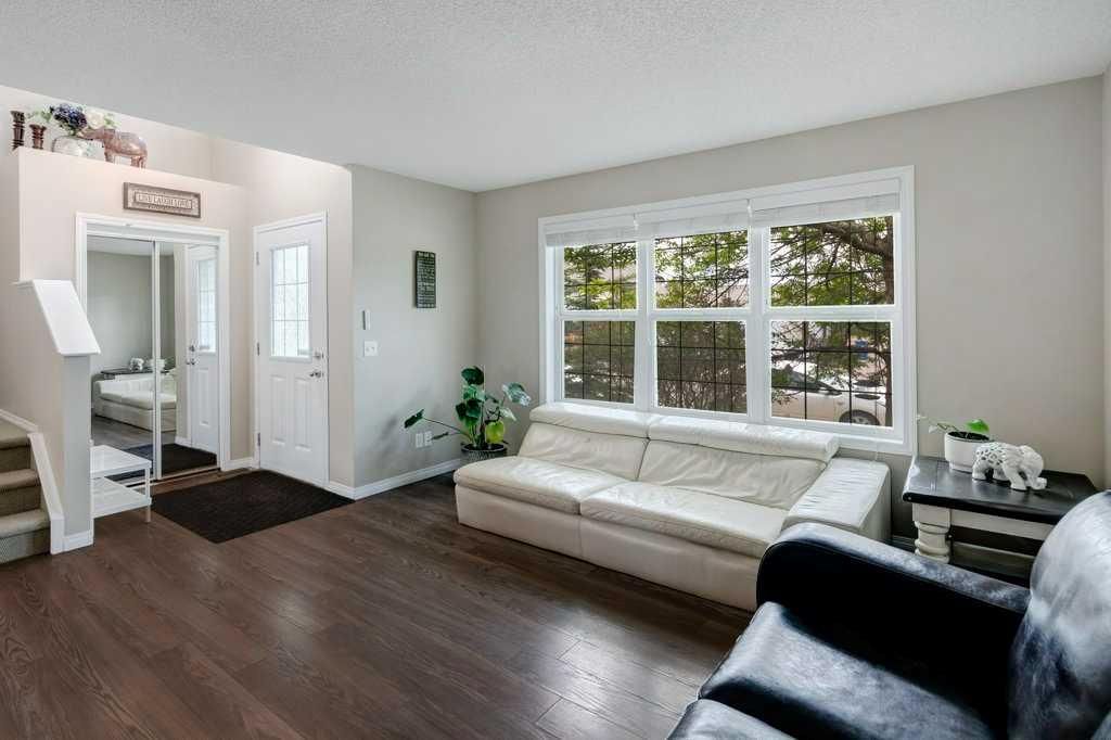 14 Everglen Manor SW, Calgary — photo 5 of 34