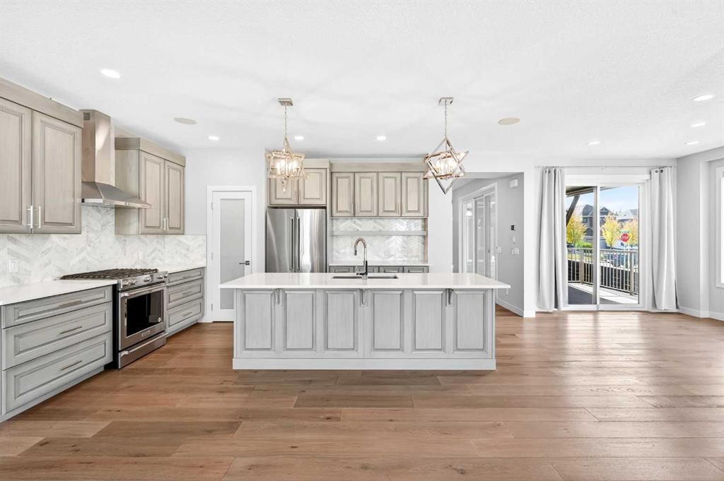 338 Shawnee Boulevard SW, Calgary — photo 4 of 50