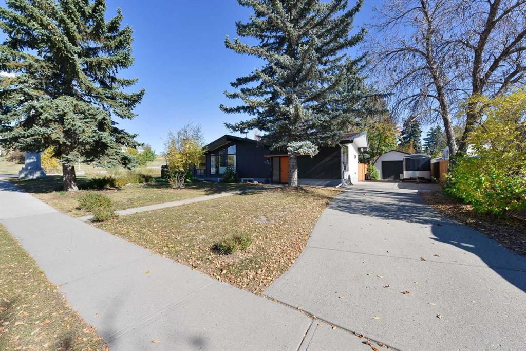 6304 Crowchild Trail SW, Calgary — photo 2 of 50
