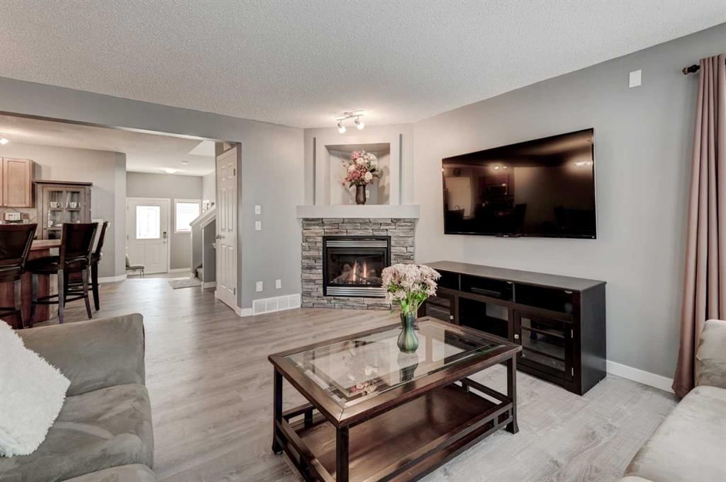 30 Everoak Gardens SW, Calgary — photo 2 of 33