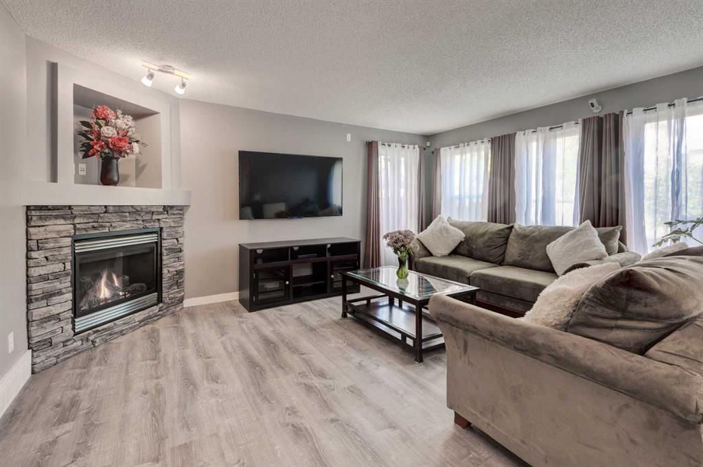 30 Everoak Gardens SW, Calgary — photo 3 of 33