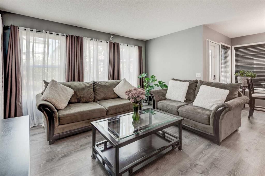 30 Everoak Gardens SW, Calgary — photo 4 of 33