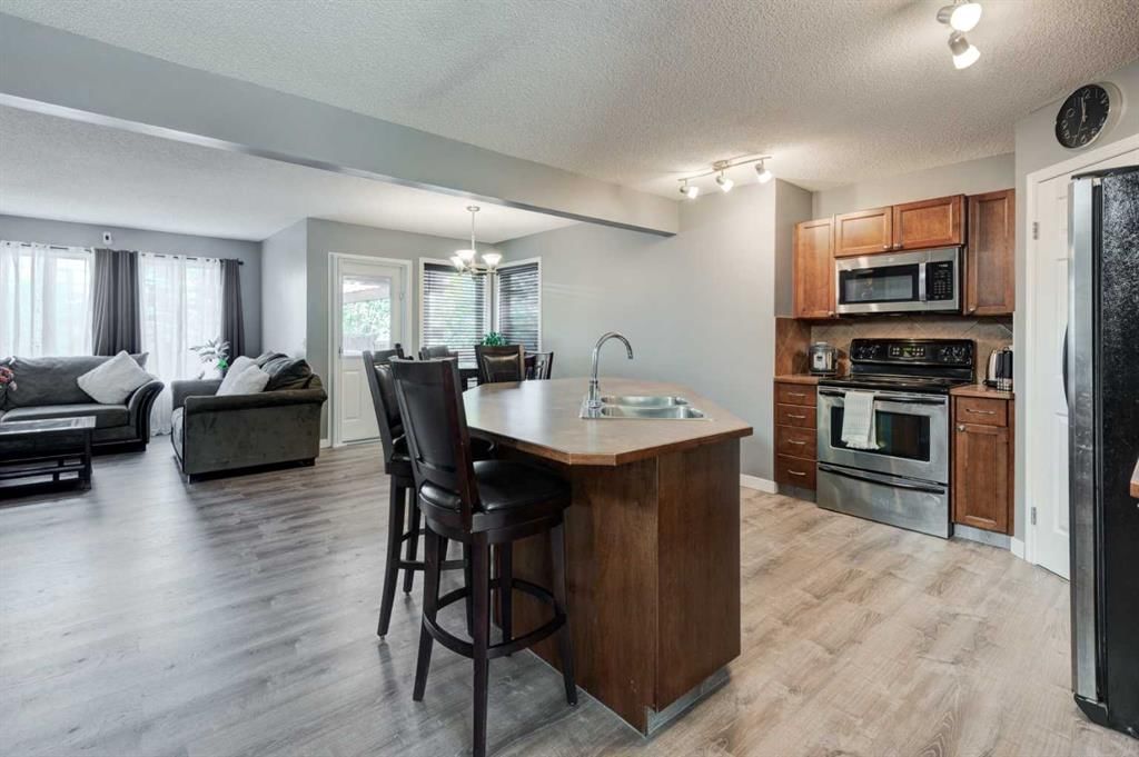 30 Everoak Gardens SW, Calgary — photo 5 of 33