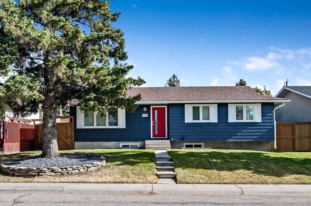128 Queen Alexandra Close SE, Calgary — main listing photo