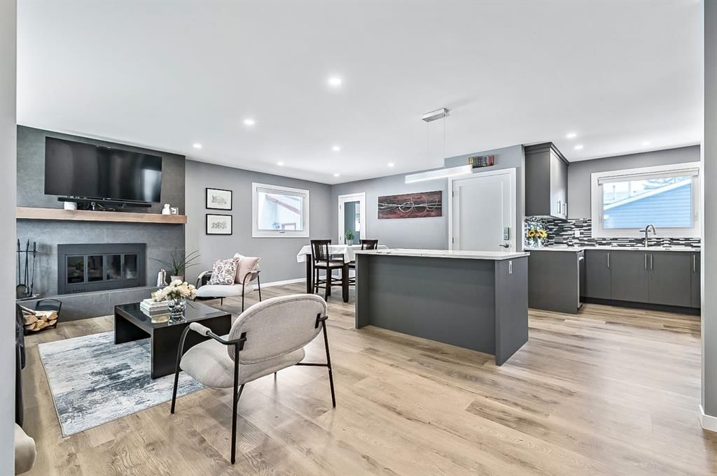 128 Queen Alexandra Close SE, Calgary — photo 4 of 37
