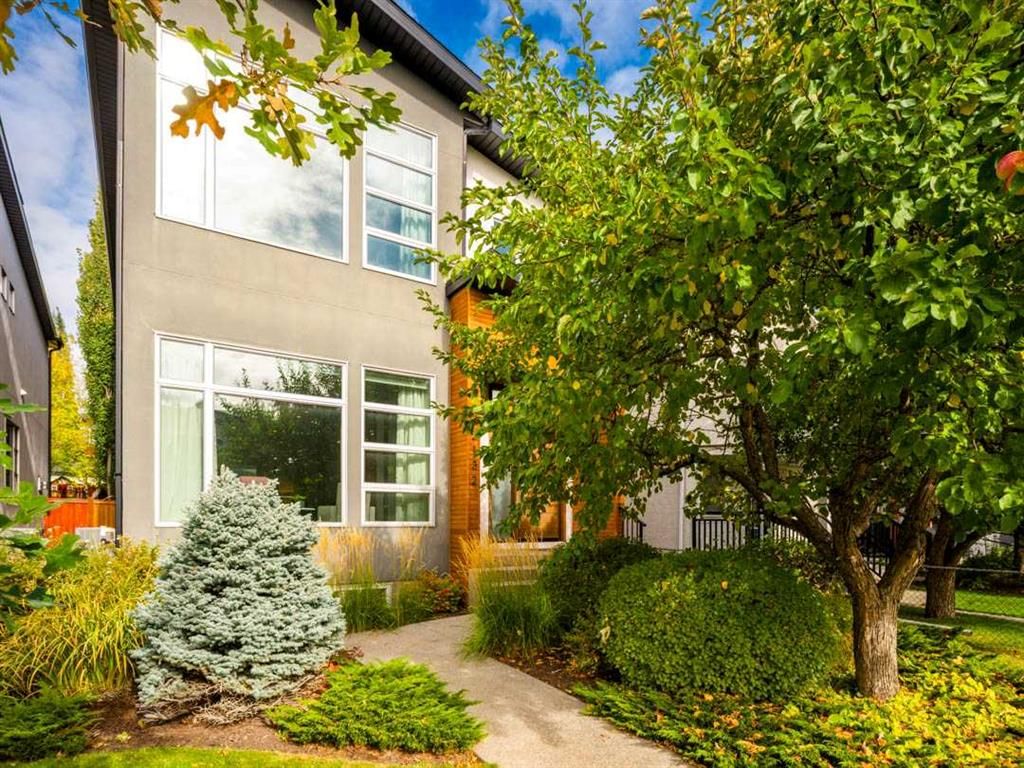 2132 32 Avenue SW, Calgary — main listing photo