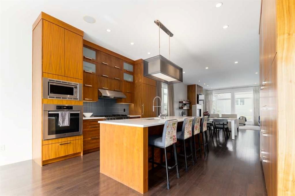 2132 32 Avenue SW, Calgary — photo 5 of 50