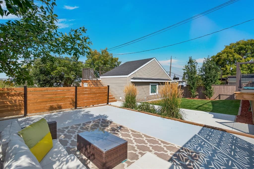 35 Fairview Drive SE, Calgary — photo 4 of 50