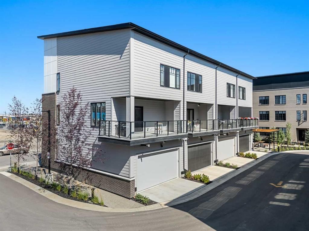 8149 8 Avenue SW, Calgary — photo 2 of 50