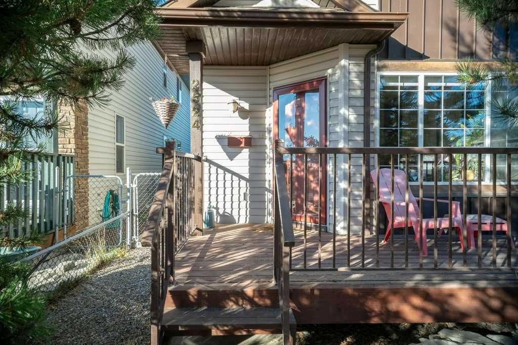 2524 80 Avenue SE, Calgary — photo 2 of 32