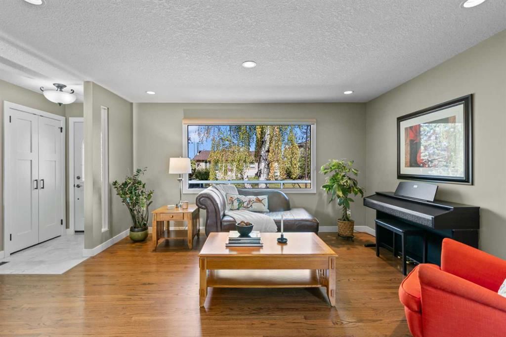 1147 Lake Huron Crescent SE, Calgary — photo 4 of 43