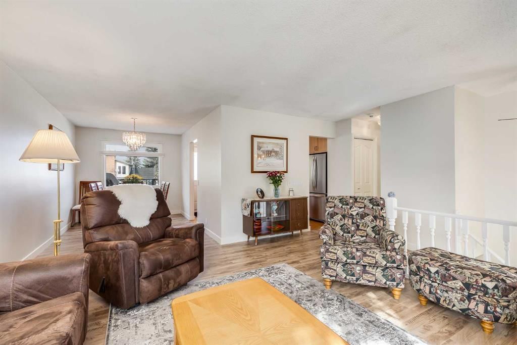 108 Beaconsfield Rise NW, Calgary — photo 5 of 31