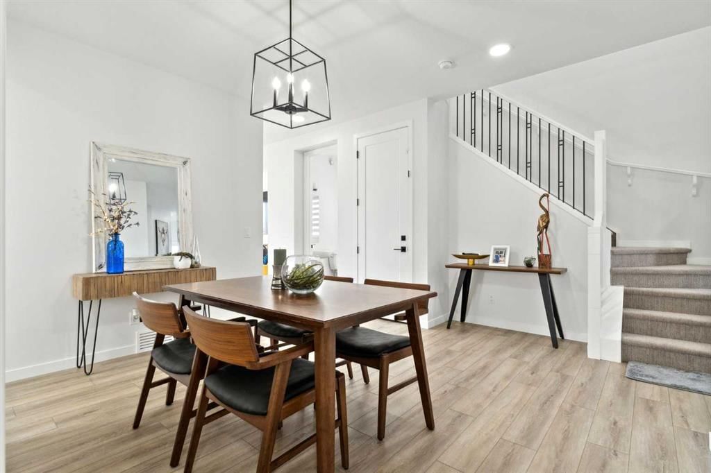 44 Magnolia Crescent SE, Calgary — photo 4 of 50