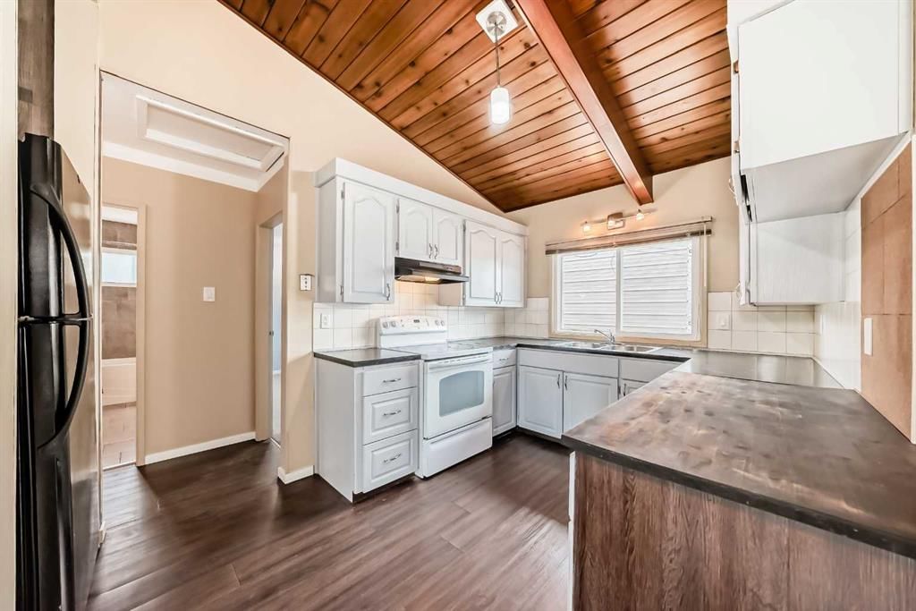 211 Allan Crescent SE, Calgary — photo 5 of 18