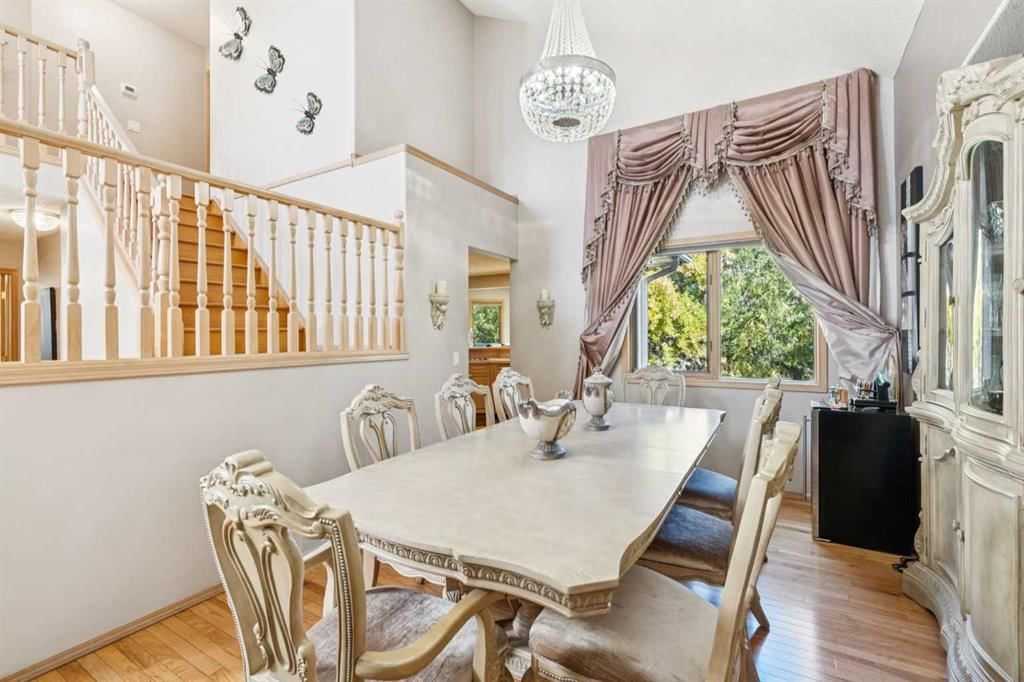 26 Mt Robson Close SE, Calgary — photo 5 of 20