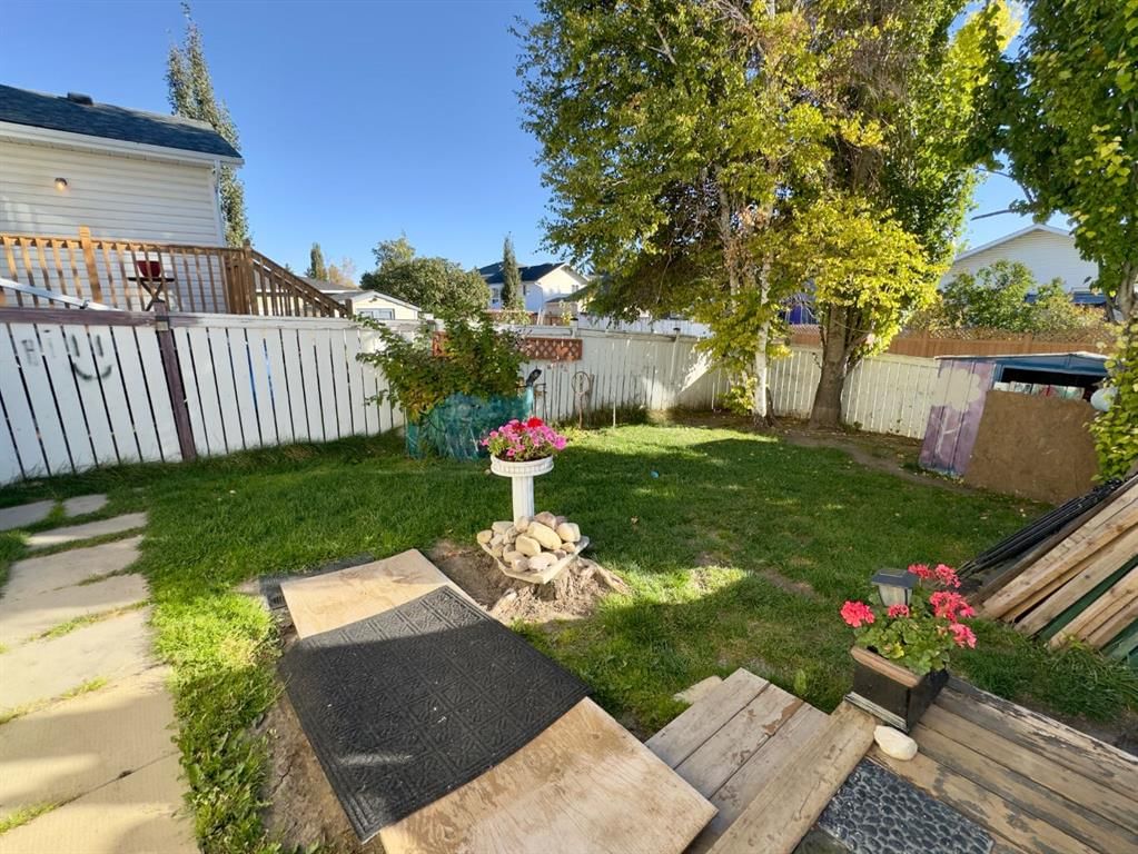 129 Coventry Place NE, Calgary — photo 2 of 4