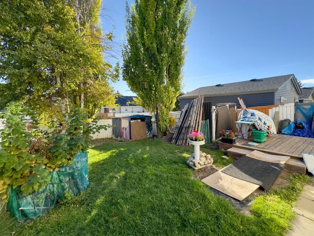 129 Coventry Place NE, Calgary — photo 3 of 4