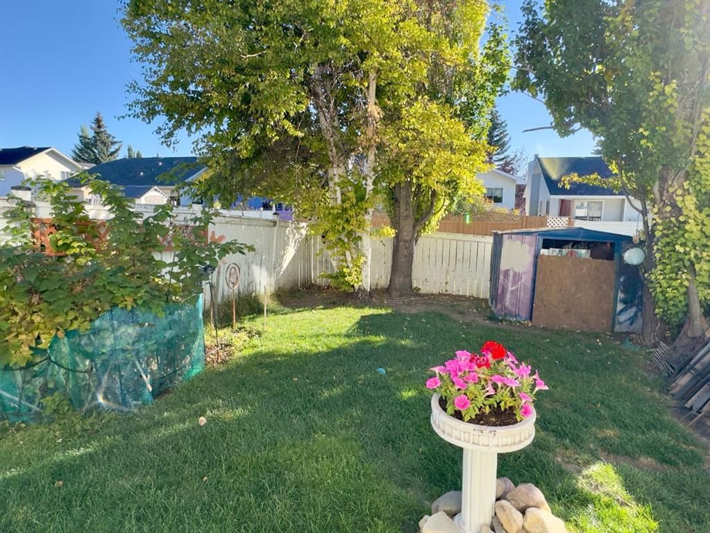 129 Coventry Place NE, Calgary — photo 4 of 4