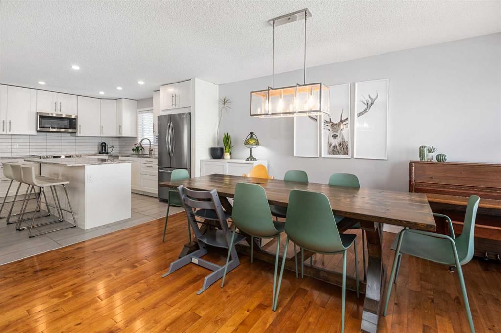 703 20 Avenue NW, Calgary — photo 5 of 37