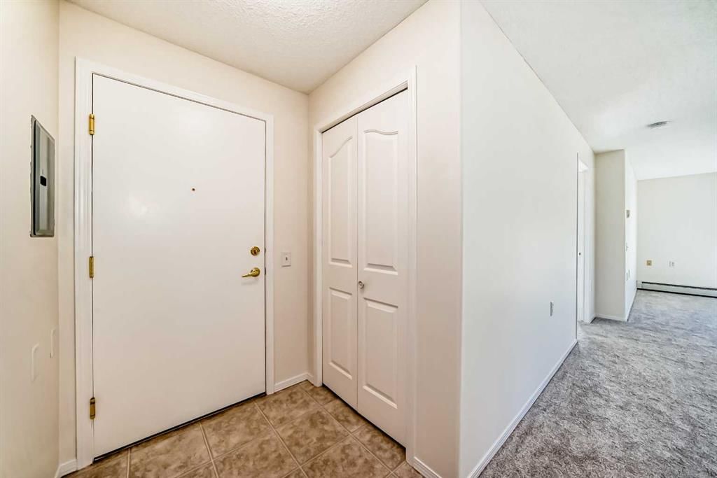 233, 5000 Somervale Court SW, Calgary — photo 2 of 49