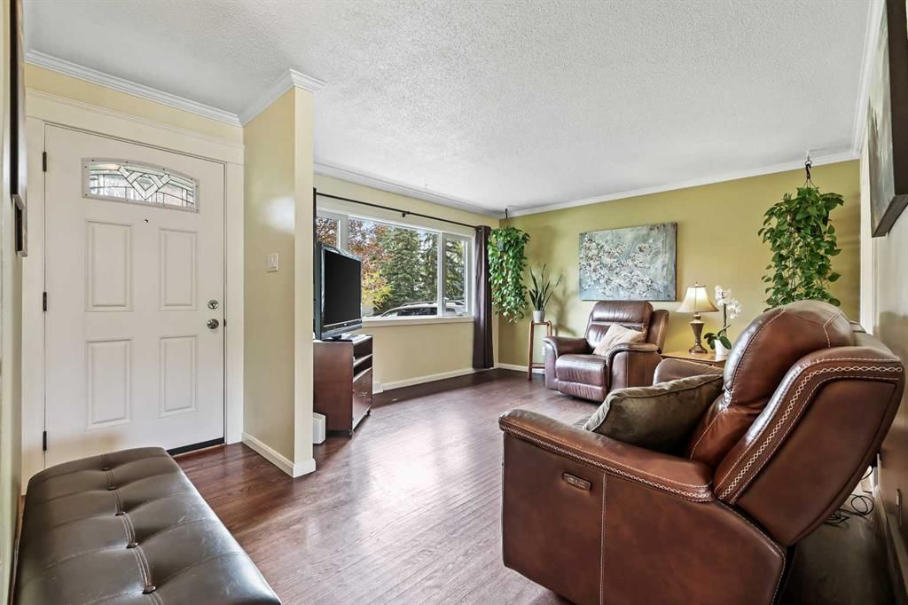9819 Austin Road SE, Calgary — photo 4 of 46