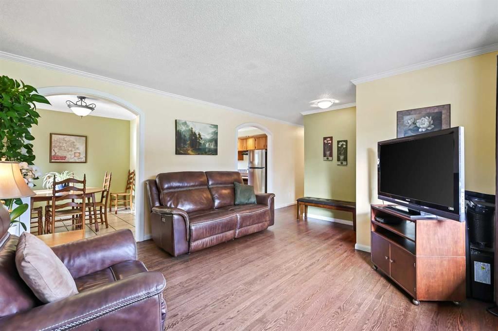 9819 Austin Road SE, Calgary — photo 5 of 46