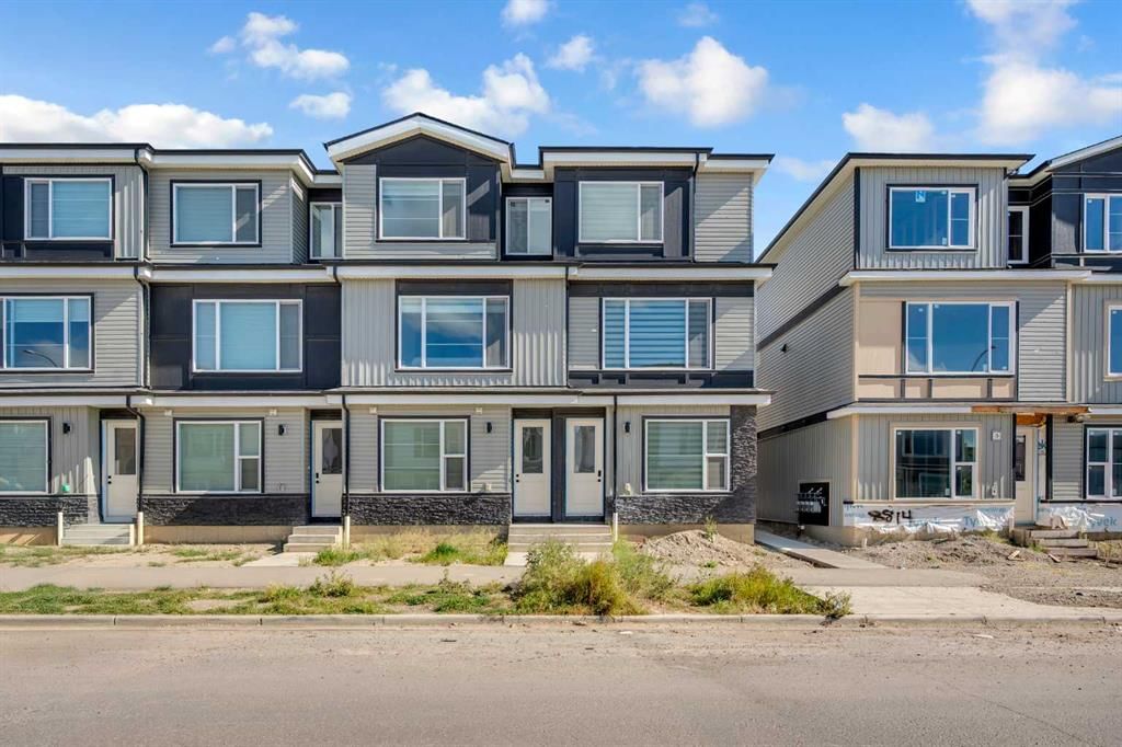 8812 48 Street NE, Calgary — photo 2 of 47