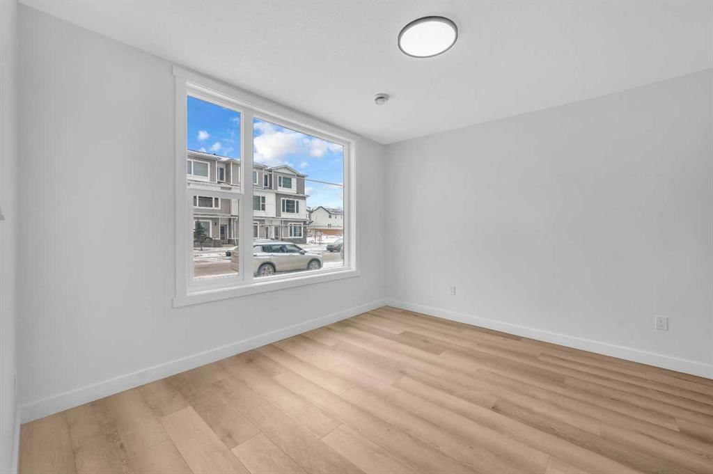 8812 48 Street NE, Calgary — photo 5 of 47