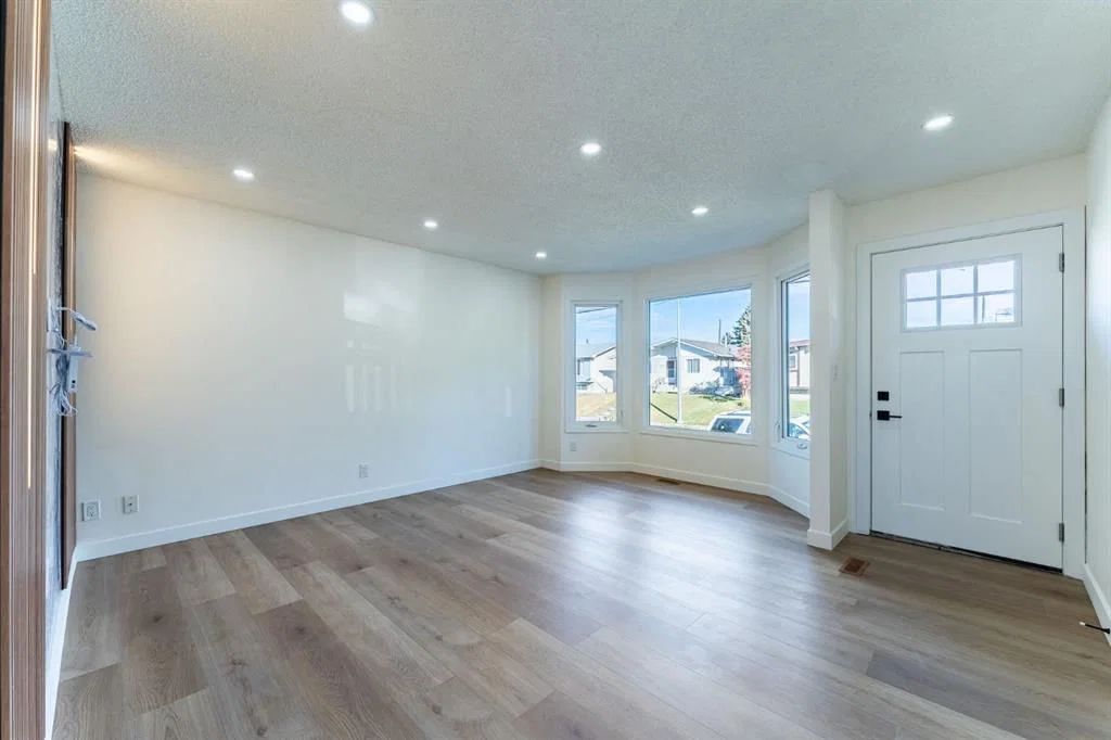 71 Maranda Close NE, Calgary — photo 4 of 38