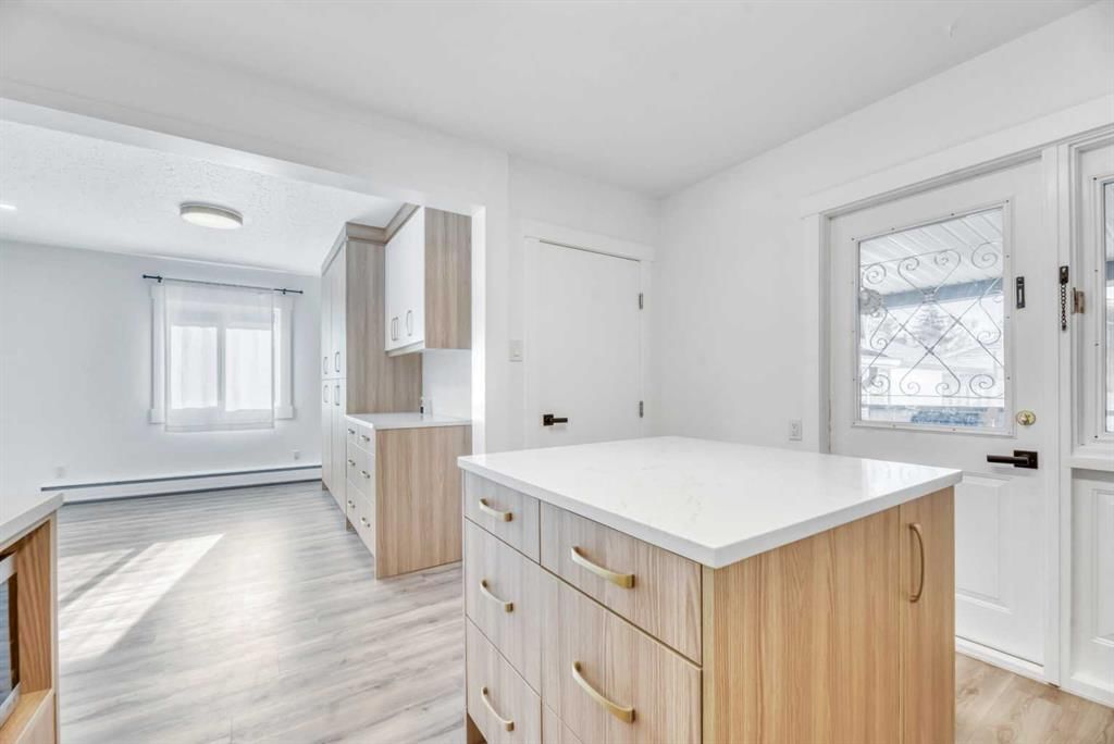 7207 7 Street SW, Calgary — photo 3 of 30