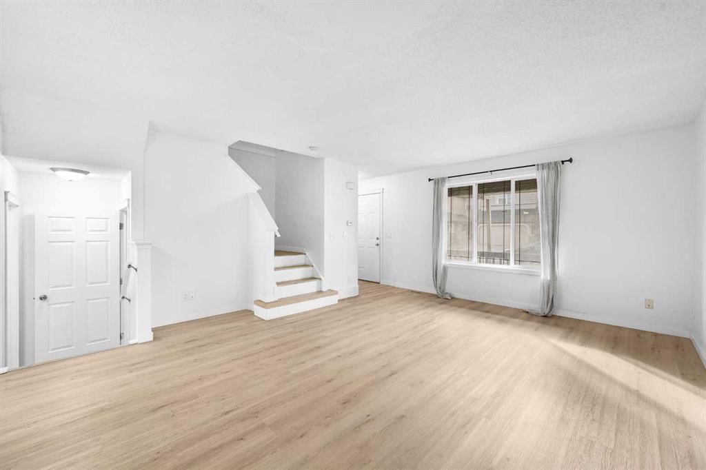 18 Panatella Park NW, Calgary — photo 3 of 34