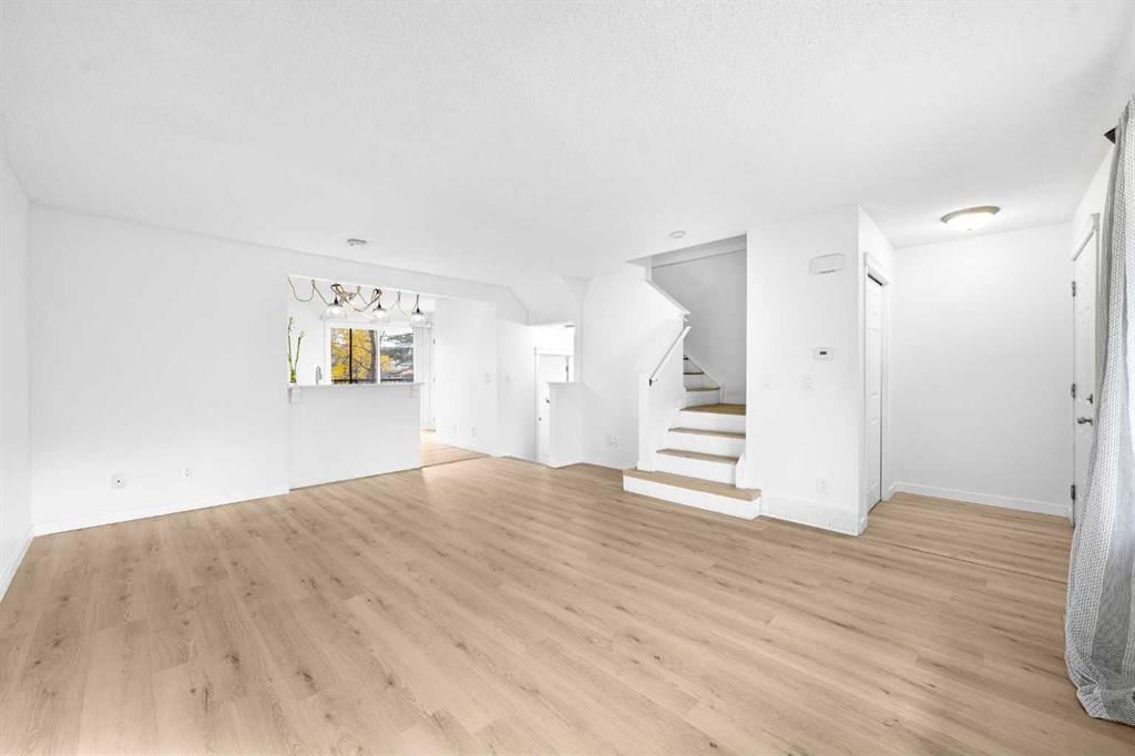 18 Panatella Park NW, Calgary — photo 5 of 34