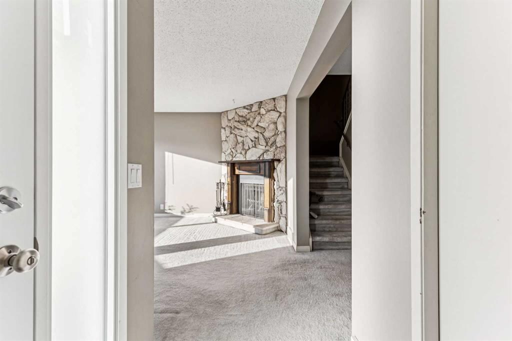 1609 46 Street NW, Calgary — photo 2 of 21