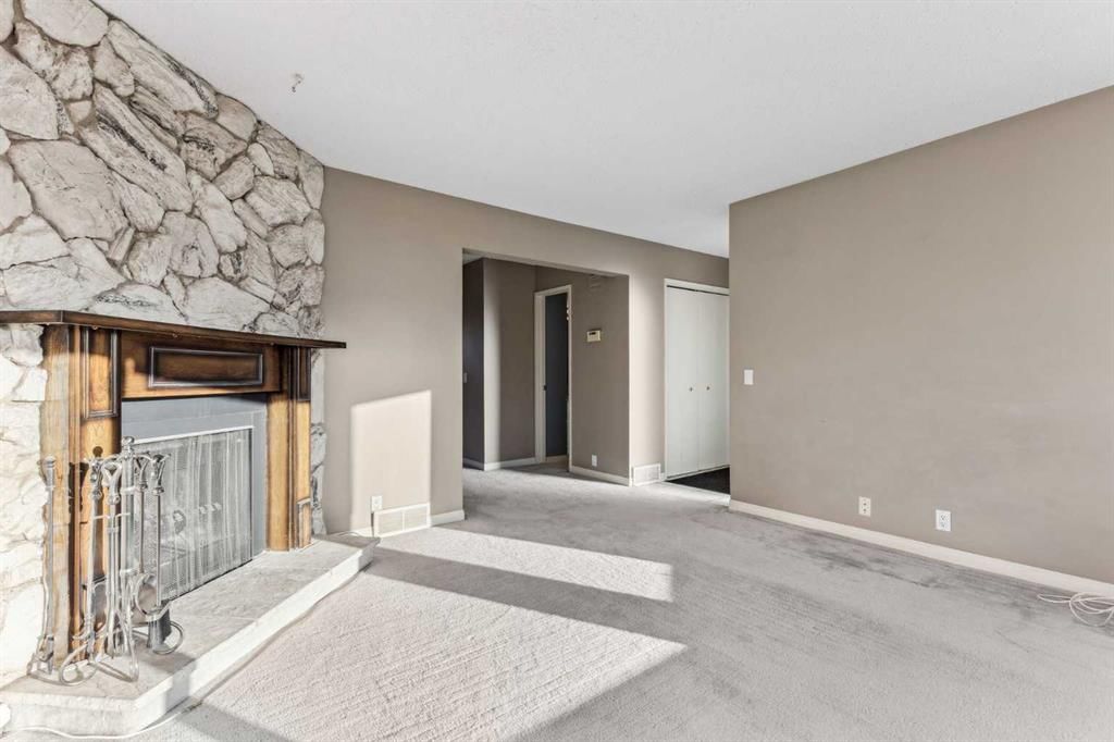 1609 46 Street NW, Calgary — photo 4 of 21