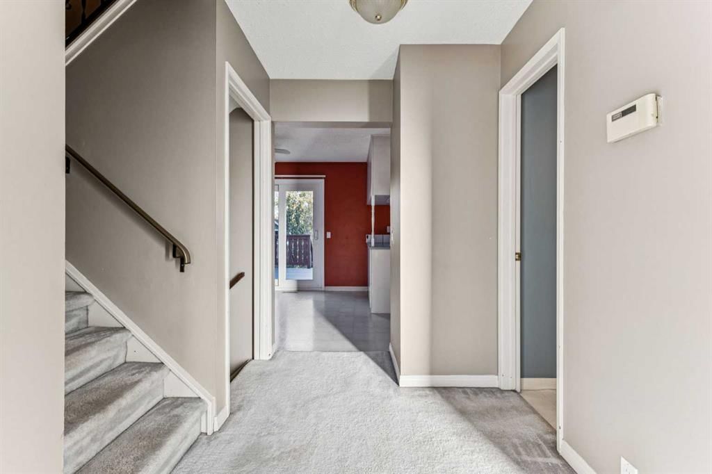 1609 46 Street NW, Calgary — photo 5 of 21