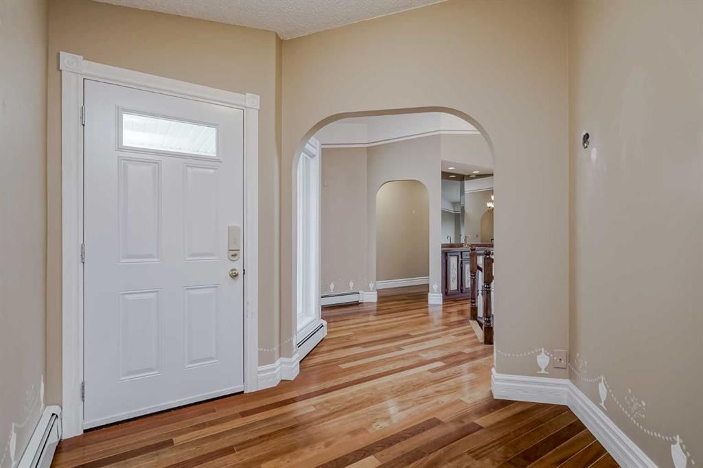 119 Hawkview Manor Place NW, Calgary — photo 4 of 47